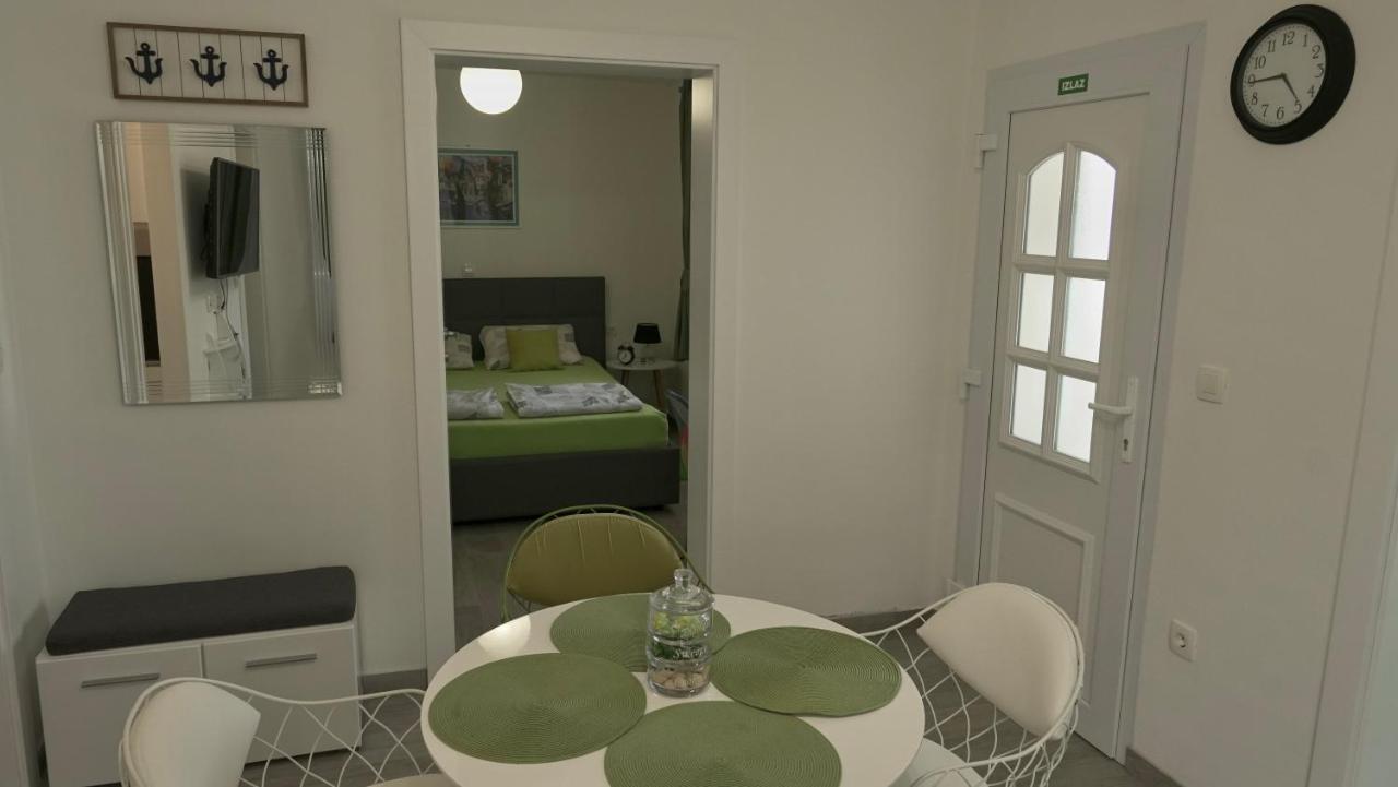 Apartments Bestak Krk Town Bagian luar foto