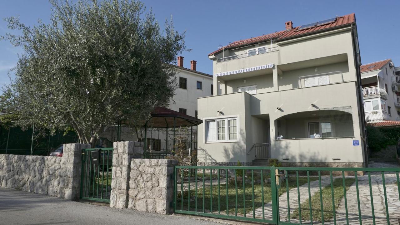 Apartments Bestak Krk Town Bagian luar foto