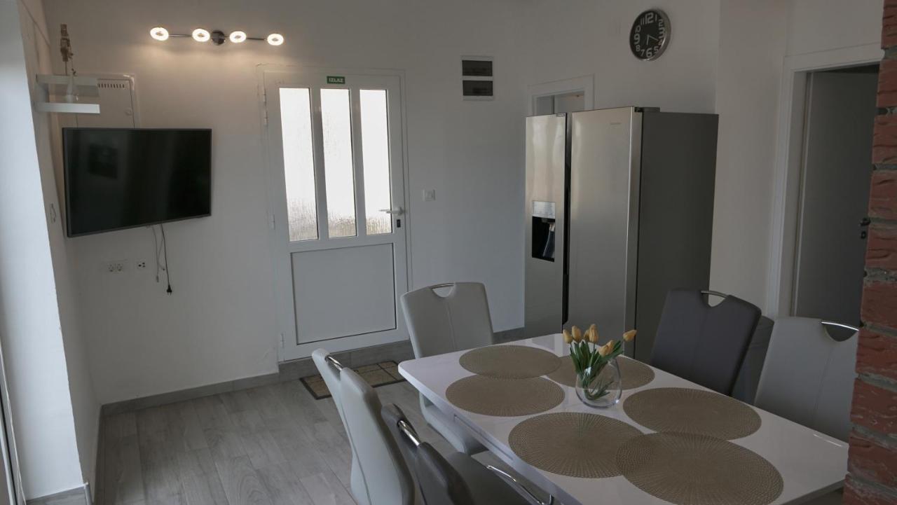 Apartments Bestak Krk Town Bagian luar foto