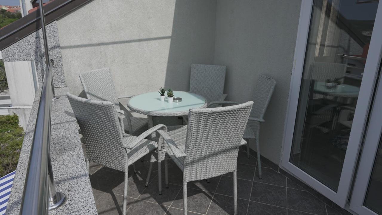Apartments Bestak Krk Town Bagian luar foto