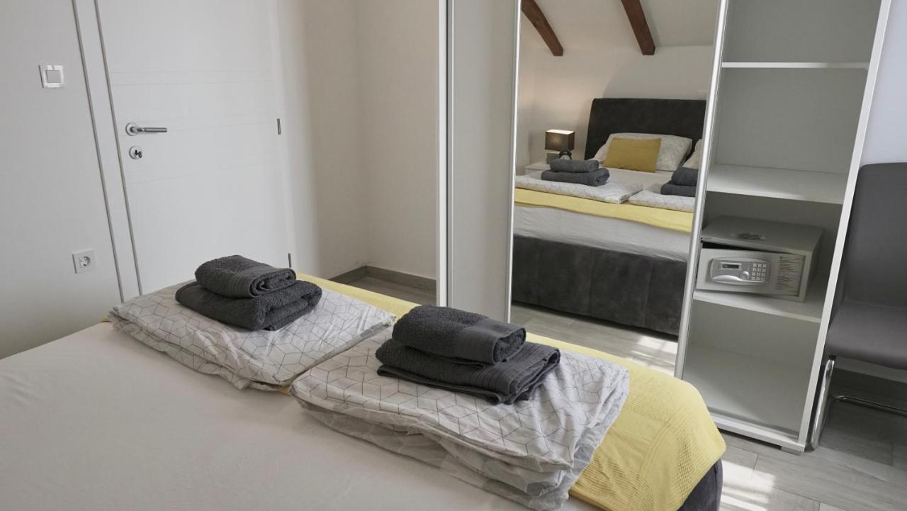Apartments Bestak Krk Town Bagian luar foto